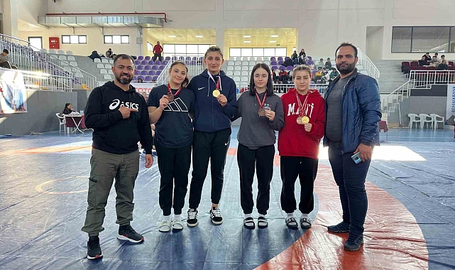 Kadınlar Güreş Türkiye Şampiyonası'nda Erzincanlı sporculardan büyük başarı