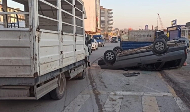 Kamyonete çarparak ters dönen aracını bırakıp kaçtı