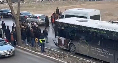 Karşıdan karşıya geçen çocuğa otobüs çarptı: Çocuk ağır yaralandı