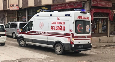 Karşıya geçmek isteyen vatandaşa motosiklet çarptı: Sürücü olay yerinden kaçtı