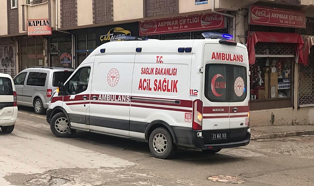 Karşıya geçmek isteyen vatandaşa motosiklet çarptı: Sürücü olay yerinden kaçtı