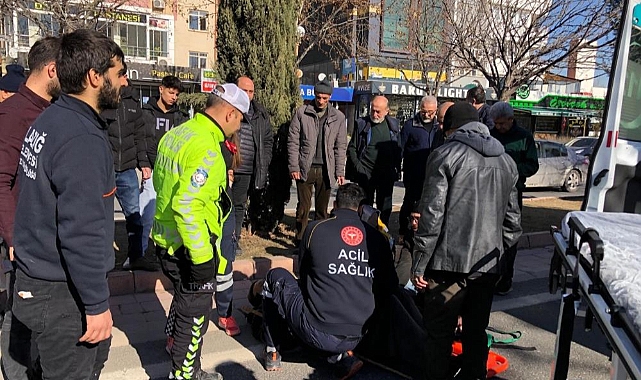 Karşıya geçmek isteyen yaşlı adama otomobil çarptı