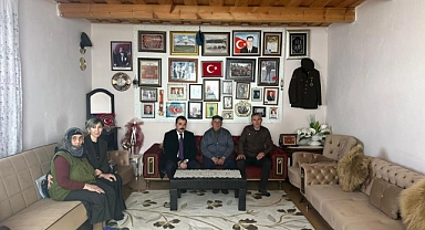 Kaymakam Akköz’den şehit ve gazi ailelerine evlerinde anlamlı ziyaret