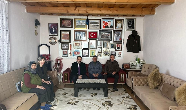 Kaymakam Akköz’den şehit ve gazi ailelerine evlerinde anlamlı ziyaret