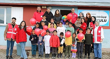 Kızılay Ağrı, çocuklara "afetler” hakkında eğitim veriyor