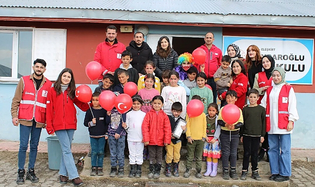 Kızılay Ağrı, çocuklara "afetler” hakkında eğitim veriyor