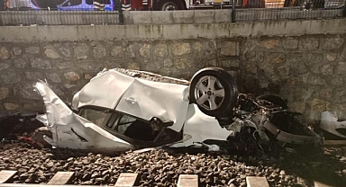 Köprüden düşen otomobilde 1 kişi hayatını kaybetti 2 kişi ise ağır yaralandı