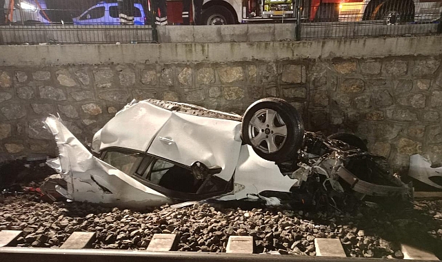 Köprüden düşen otomobilde 1 kişi hayatını kaybetti 2 kişi ise ağır yaralandı