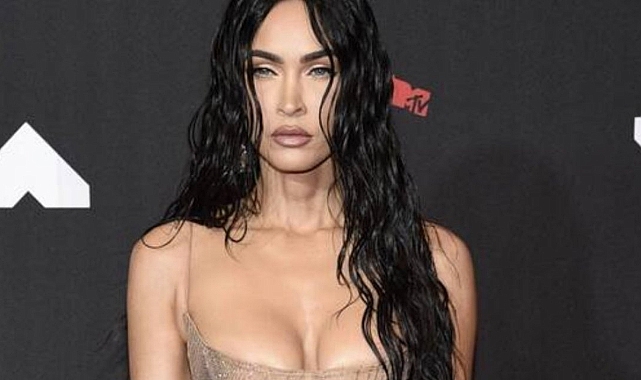Megan Fox Göğüs Büyültme Estetiğinden Sonra Pozlarını Paylaştı! ''Biraz Fazla Kaçmış'' Yorumları Geldi!