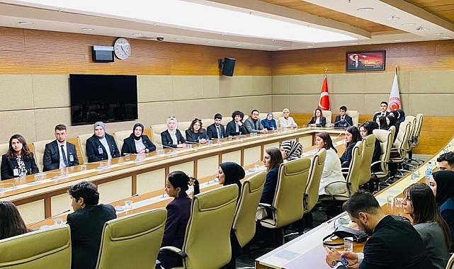 Milletvekilleri Öz ve Fırat genç hukukçularla bir araya geldi