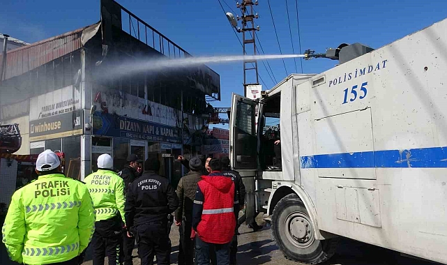 Mobilya satış mağazasında yangın