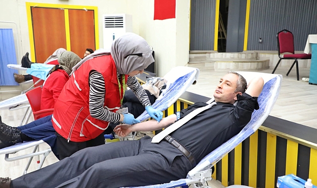 Müdür Kökrek'ten Kızılay'a kan desteği