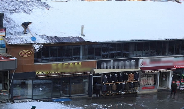 Muş'ta işçiler para kazanmak için tehlikeyi göze alıyorlar