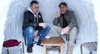 Muş'ta kardan yapılan İglo kahvehaneye büyük ilgi