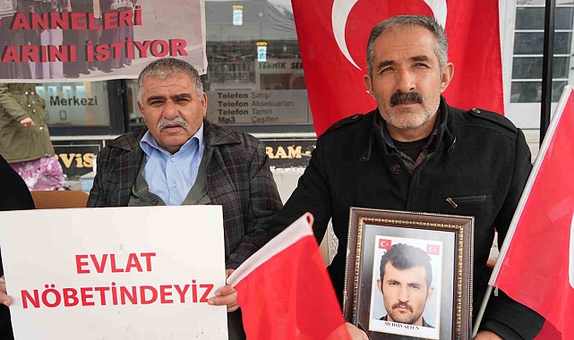Muş'ta ailelerin evlat nöbeti devam ediyor