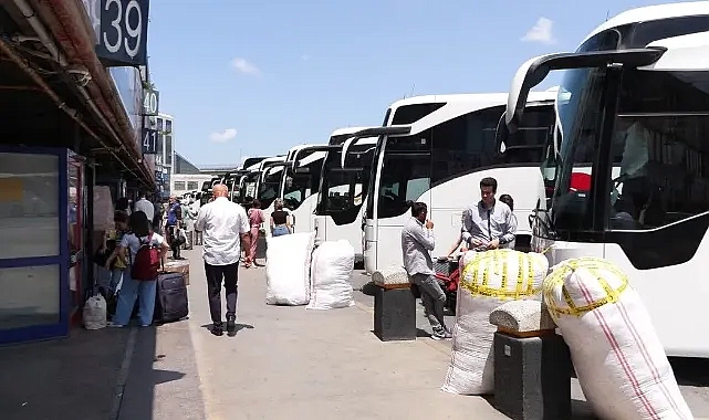 Otobüs Firmalarında Tatil Dönüşü Yoğunluğu; Yer Yok...