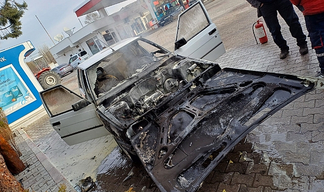 Otomobilde çıkan yangını itfaiye söndürdü