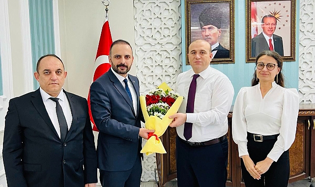 Vergi Haftası Nedeniyle Vergi Dairesi Müdürü ve Beraberindekiler Kaymakam Hasan Taş'ı Makamında Ziyaret Erttiler