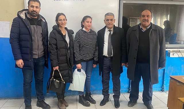 Patnos'ta “Dede Korkut Hikayeleri Öykü Yarışması'nda" dereceye giren öğrencilere hediyeleri takdim edildi