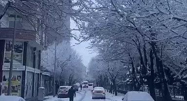 Patnos'ta dün akşam etkili olan kar yerini fırtınaya bıraktı (Videolu Haber)