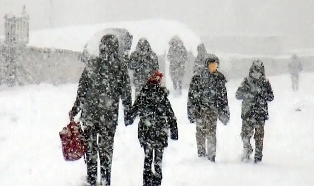Patnos'ta eğitime fırtına engeli: Okullar yarın tatil