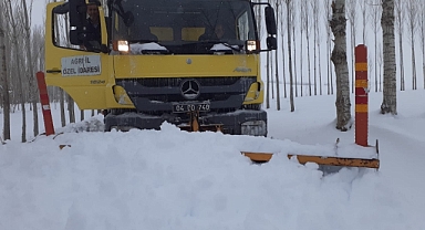 Patnos'ta kar hayatı felç etti: 72 köy 80 mezranın yolu ulaşıma kapandı