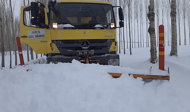 Patnos'ta kar hayatı felç etti: 72 köy 80 mezranın yolu ulaşıma kapandı