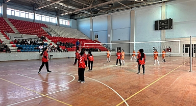 Patnos’ta “Yıldız Kızlar Voleybol”müsabakaları başladı