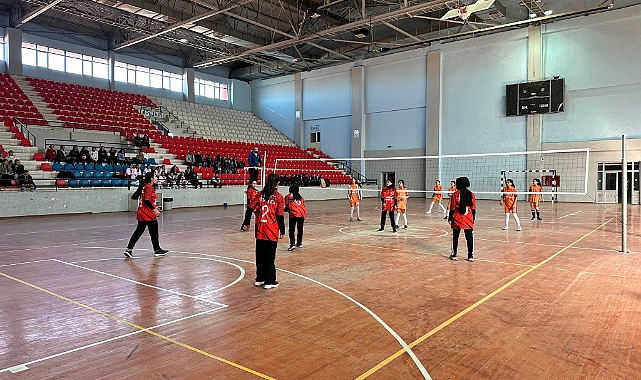 Patnos’ta “Yıldız Kızlar Voleybol”müsabakaları başladı