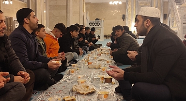 Patnoslu gençler sabah namazında bir araya geldiler