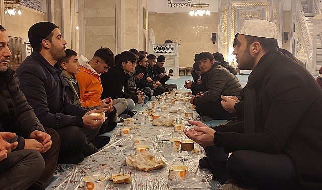 Patnoslu gençler sabah namazında bir araya geldiler