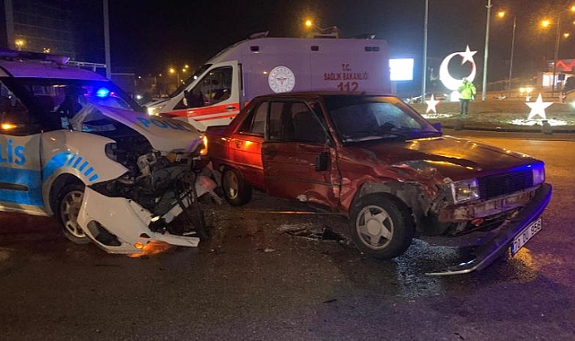 Polis aracı ile otomobil çarpıştı: 1'i polis 4 yaralı