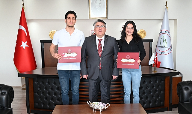 Rektör Özölçer, Atletizm Şampiyonası’nda dereceye giren öğrencileri kabul etti