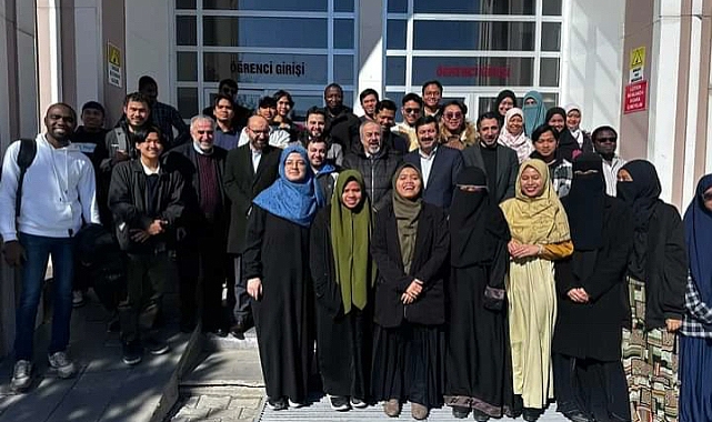 Rektör Yardımcısı Şimşek, AİÇÜ öğrencileriyle buluştu