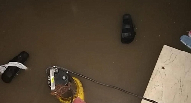 Sağanak yağış nedeniyle ev ve iş yerleri su bastı