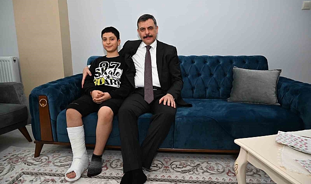 Sefa'ya sürpriz geçmiş olsun ziyareti