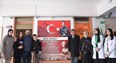 Şehit ailesi oğullarının isminin verildiği okulu ziyaret etti