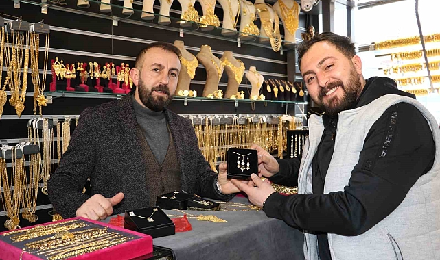 Sevgililer Günü'nde imitasyon ürünlere yoğun ilgi
