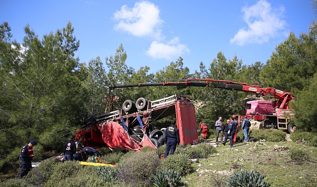 Seydikemer’de kamyonda sıkışan sürücü hayatını kaybetti