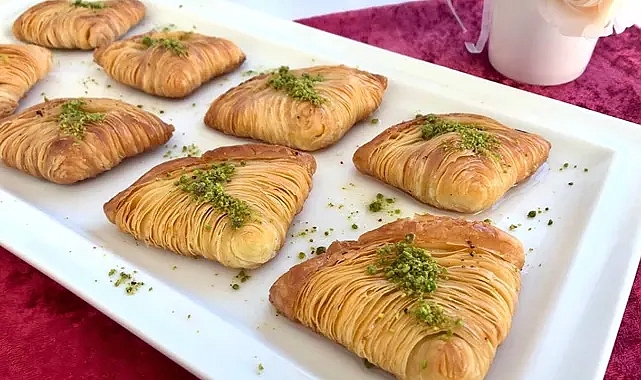 Tatlı menünüzü baştan yaratın: Deneyenlerin bayıldığı Midye Tatlısı tarifi