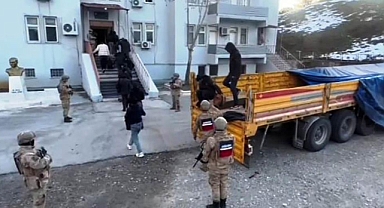 Tır içinde 58 düzensiz göçmen yakalandı