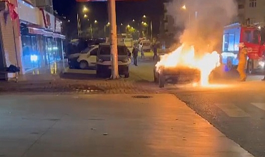 Tokat'ta otomobil alev alev yandı