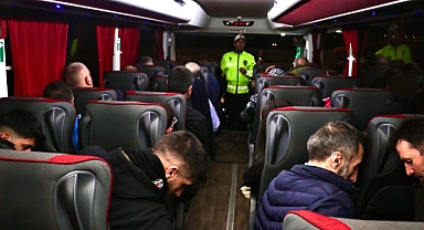Trafik polisi ‘ölenlerin parçalarını topluyoruz’ diye uyardı, otobüsteki yolcuların tamamını emniyet kemeri bağladı