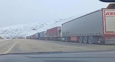 Türkiye-İran sınırında 10 kilometrelik tır kuyruğu