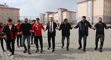 Türkiye şampiyonlarına davullu zurnalı karşılama