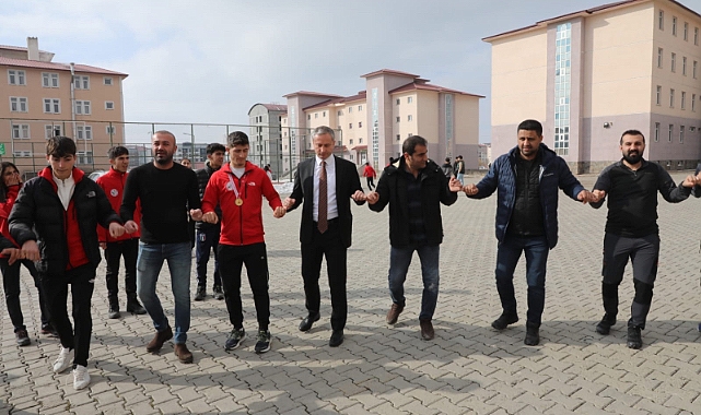 Türkiye şampiyonlarına davullu zurnalı karşılama