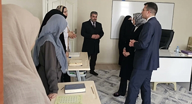 Tutak Kaymakamı Erkan Adıbelli ve eşinden Yatılı Kız Kur'an Kursu'na ziyaret