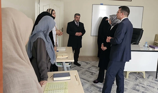 Tutak Kaymakamı Erkan Adıbelli ve eşinden Yatılı Kız Kur'an Kursu'na ziyaret