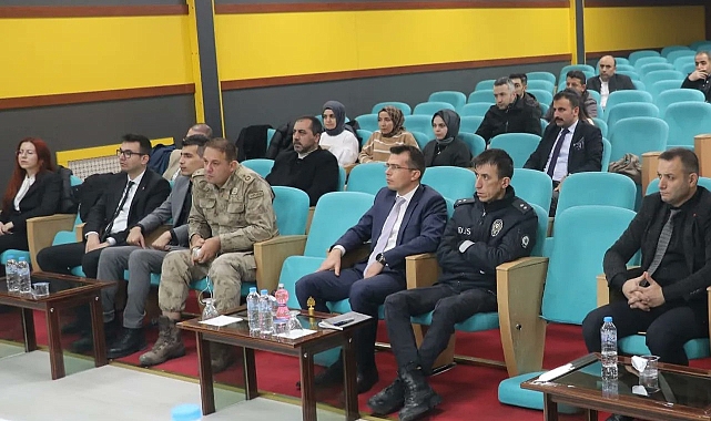 Tutak'ta "Bağımlılıkla Mücadele" toplantısı gerçekleştirildi