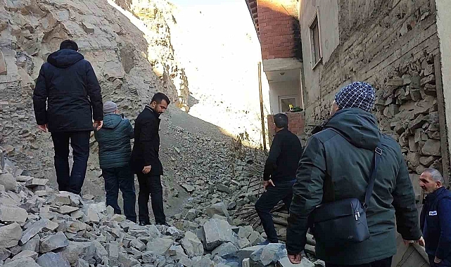 Uzundere'de göçük sonrası AFAD tarafından inceleme başlatıldı